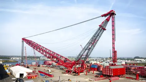 Mammoet launches world’s strongest land-based crane