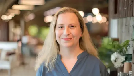 Inbal shani headshot